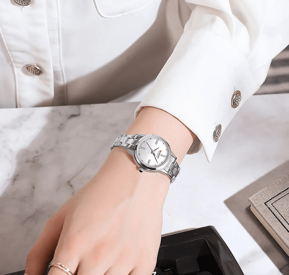 Aurelia Velour – Elegant Women’s Watch