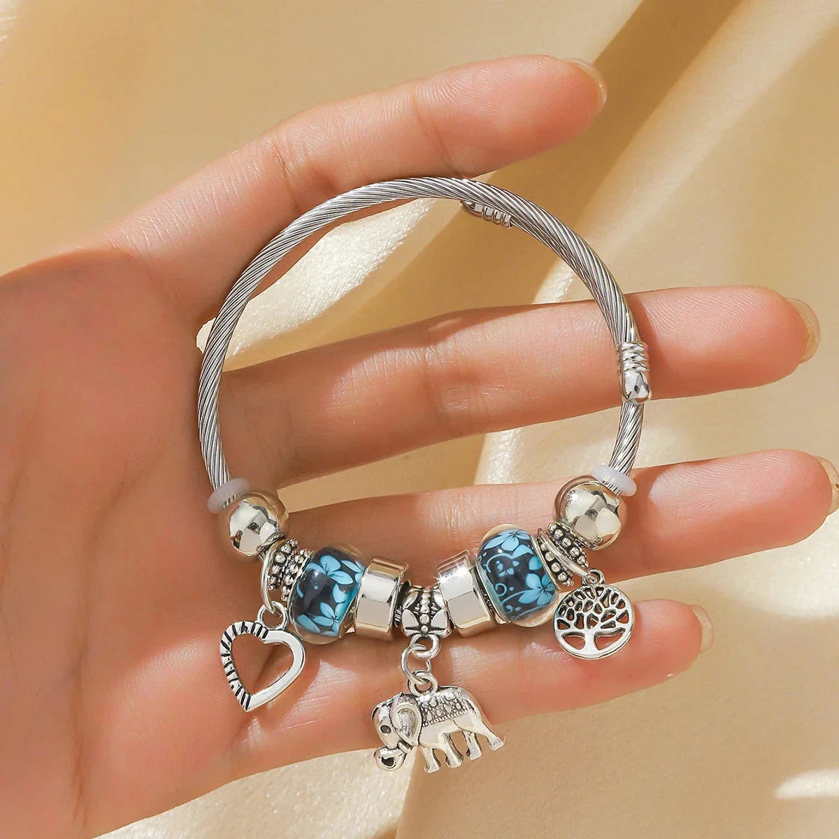 Elegant Women's Bracelet – AuraRadiant