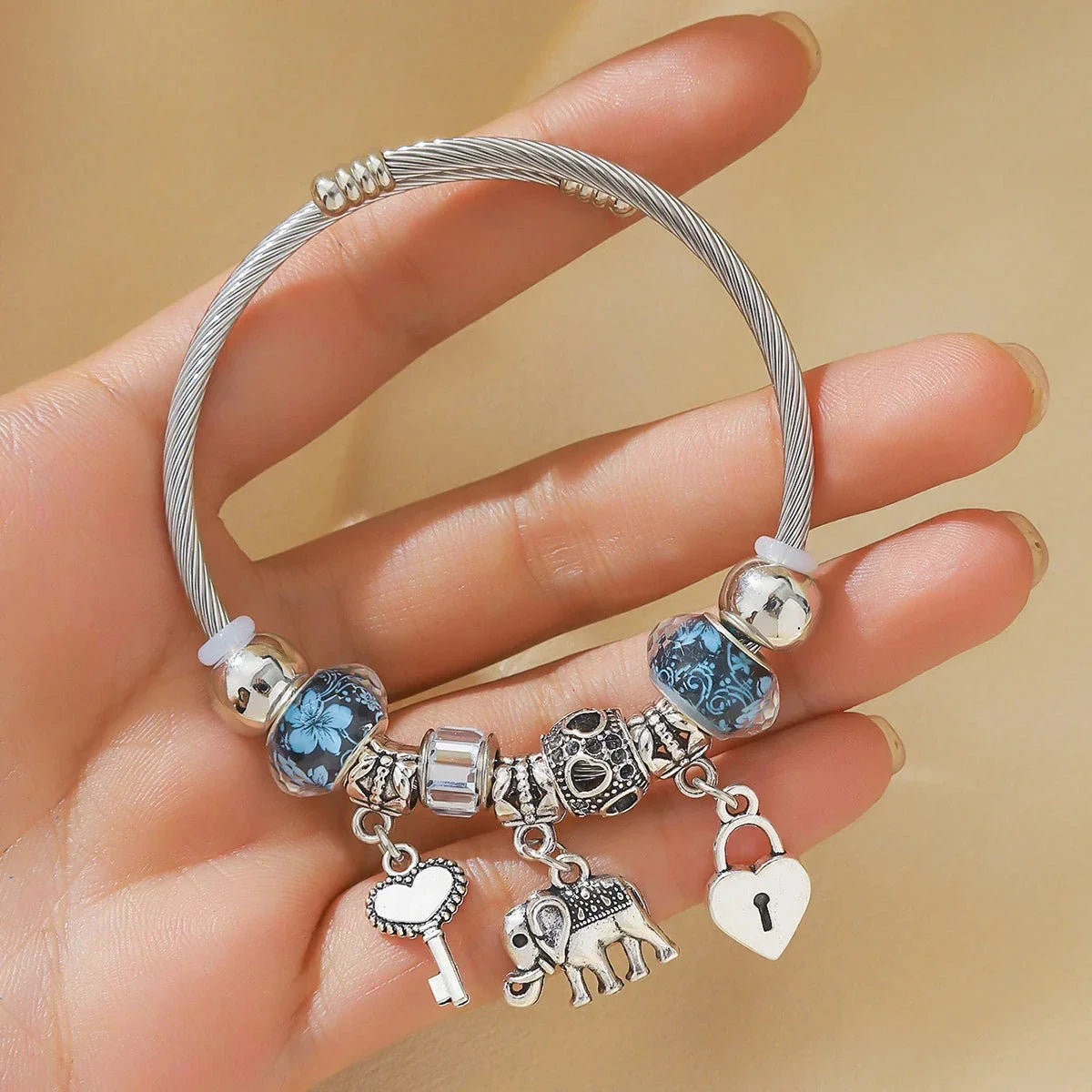 Elegant Women's Bracelet – AuraRadiant